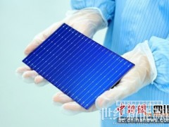 四川：首片“丹棱造”高效異質結太陽能電池下線